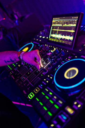 DJs